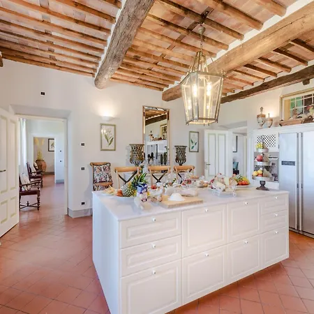 Tuscany Vineyard Retreat Villa *